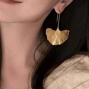 Elegant Gold Leaf Earrings